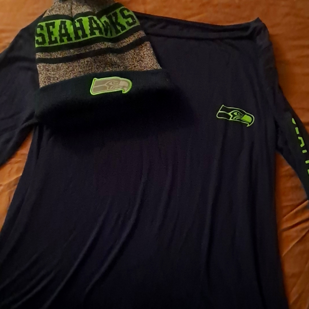 Bundle Seahawks med long sleeve with beenie!!